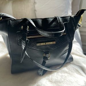 LIKE NEW black Steve Madden cross body purse